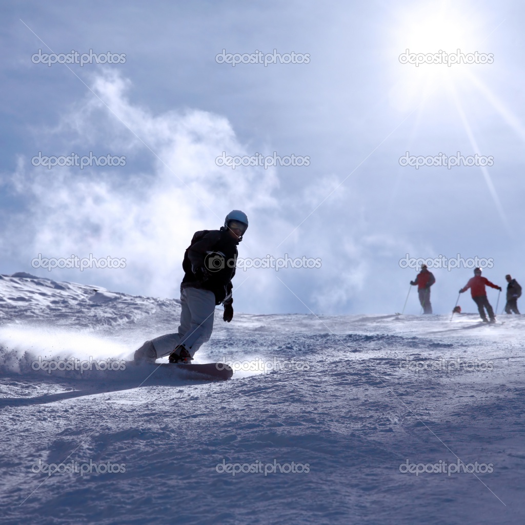 depositphotos_4231429-Ski-resort-Italy--man-snowboarding